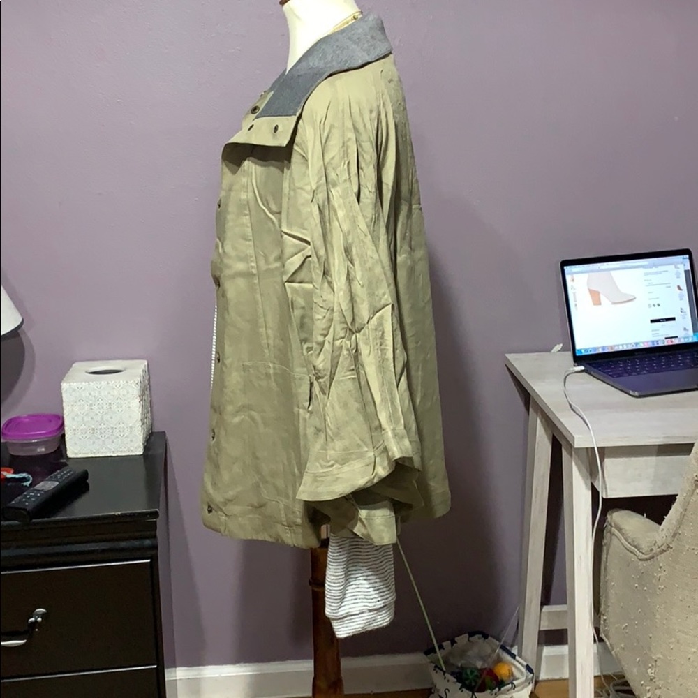 NWT Olive Button Utility Poncho Oversized Jacket - Picture 3 of 8